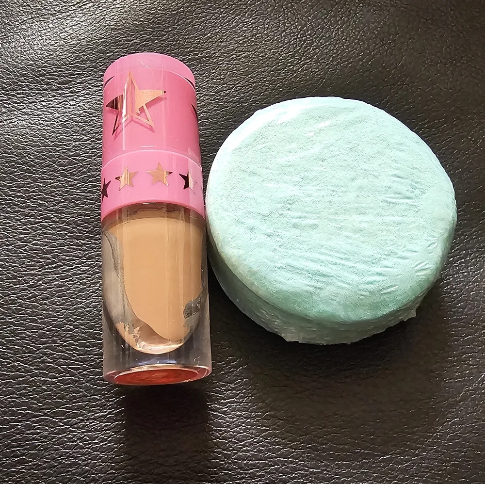 Clinique Beauty Set with Colorful Pouch New In Package 11 Items